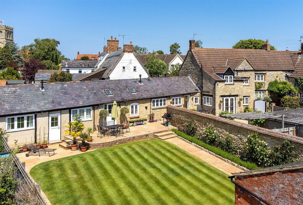 4 bedroom house for sale in Church Road, Sherington, MK16