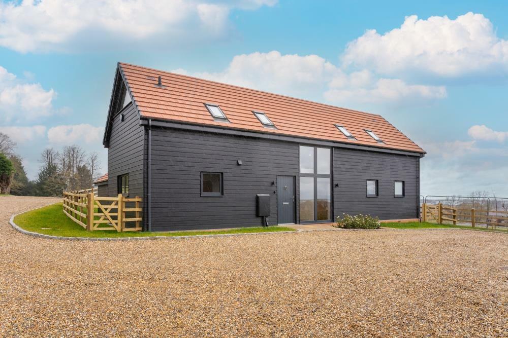 4 bedroom detached house for sale in Stockwell Lane, Wavendon, Milton