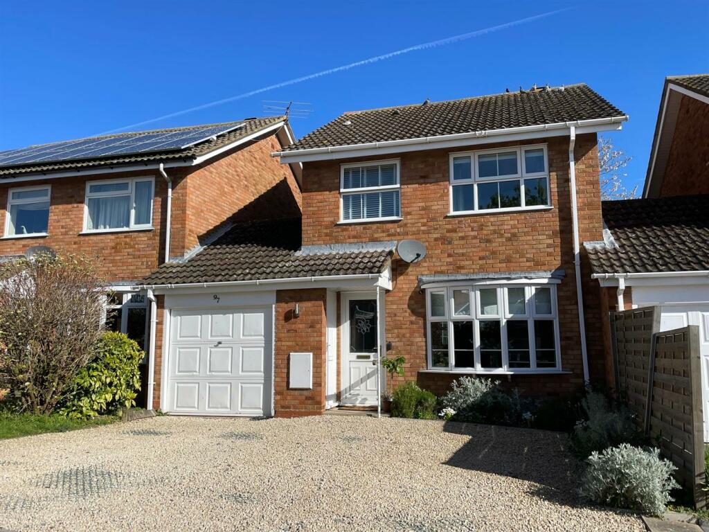 3 bedroom link detached house for sale in Spinney Hill Road, Olney, MK46