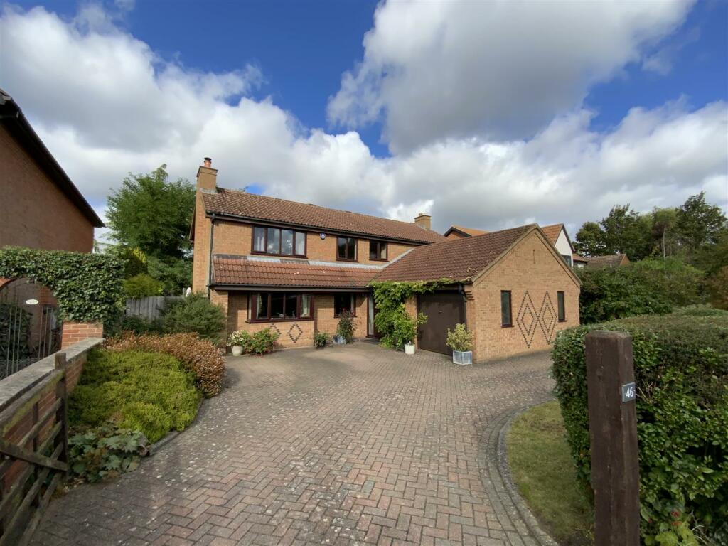 4 bedroom detached house for sale in Stony Stratford, MK11