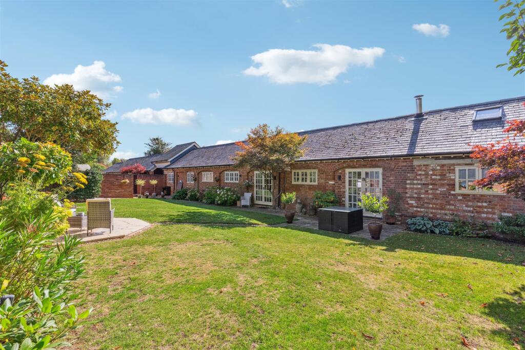 Main image of property: Shucklow Hill, Little Horwood