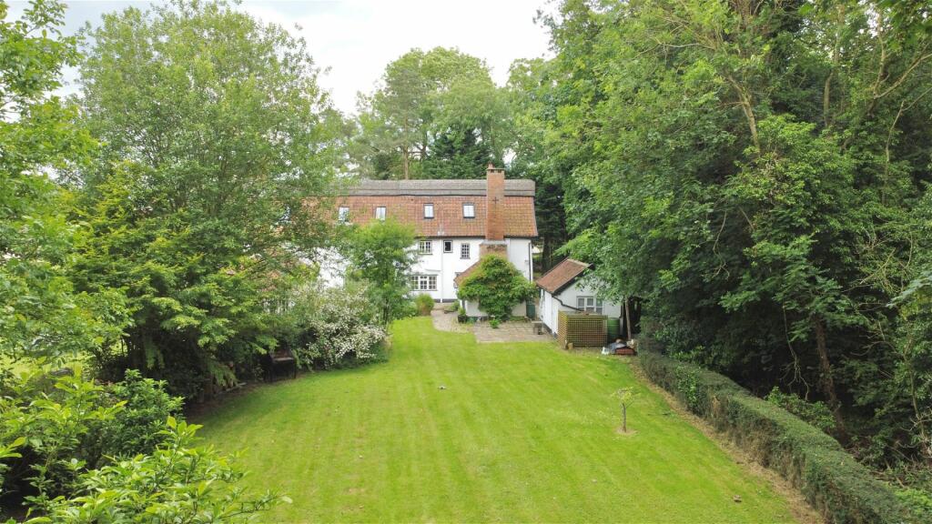 4 bedroom semidetached house for sale in The Street, Brome, IP23