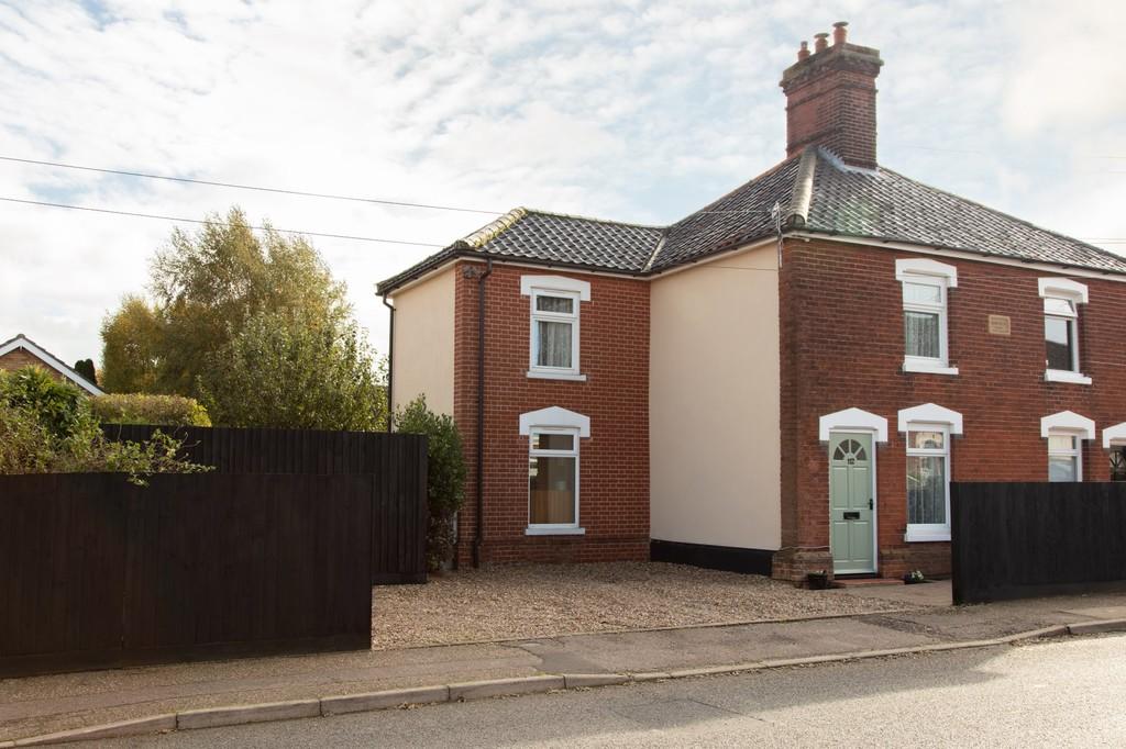 3 bedroom semidetached house for sale in Shelfanger Road, Diss, IP22