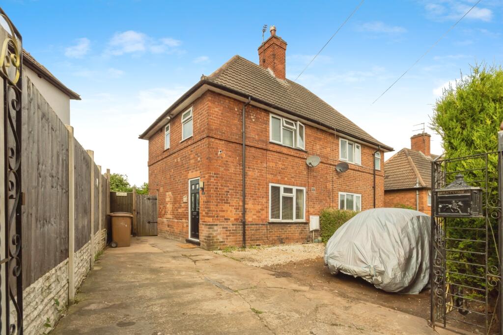 3 bedroom semidetached house for sale in Linton Rise, Nottingham