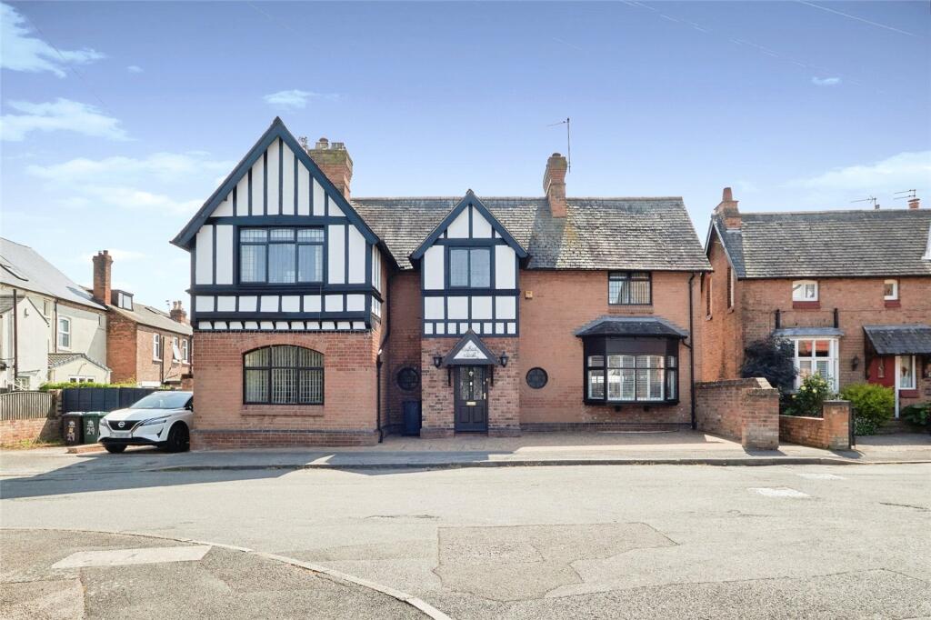 4 bedroom detached house for sale in Hardys Drive, Gedling, Nottingham, Nottinghamshire, NG4