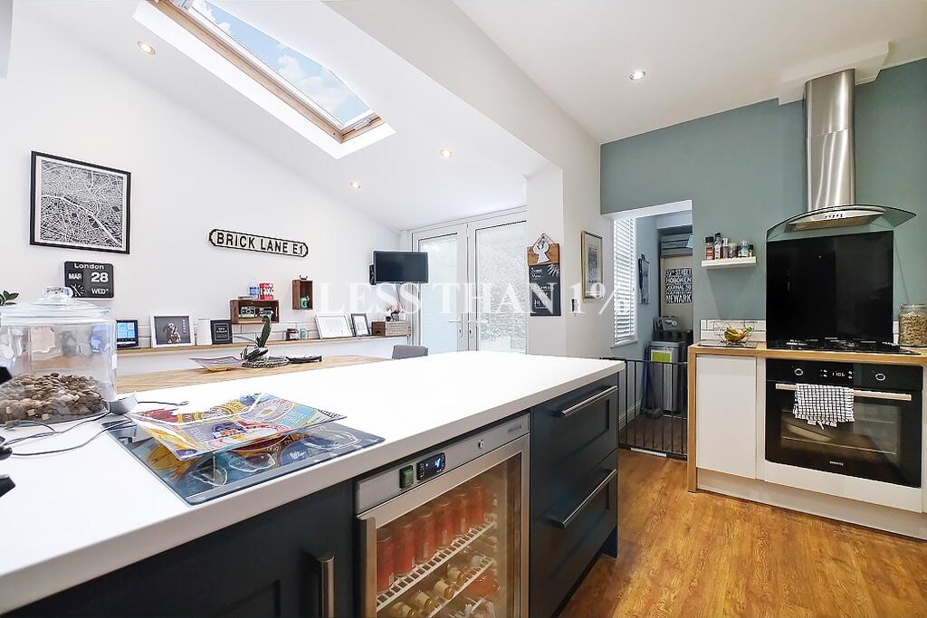 3 bedroom terraced house for sale in Hunter Street - NN1