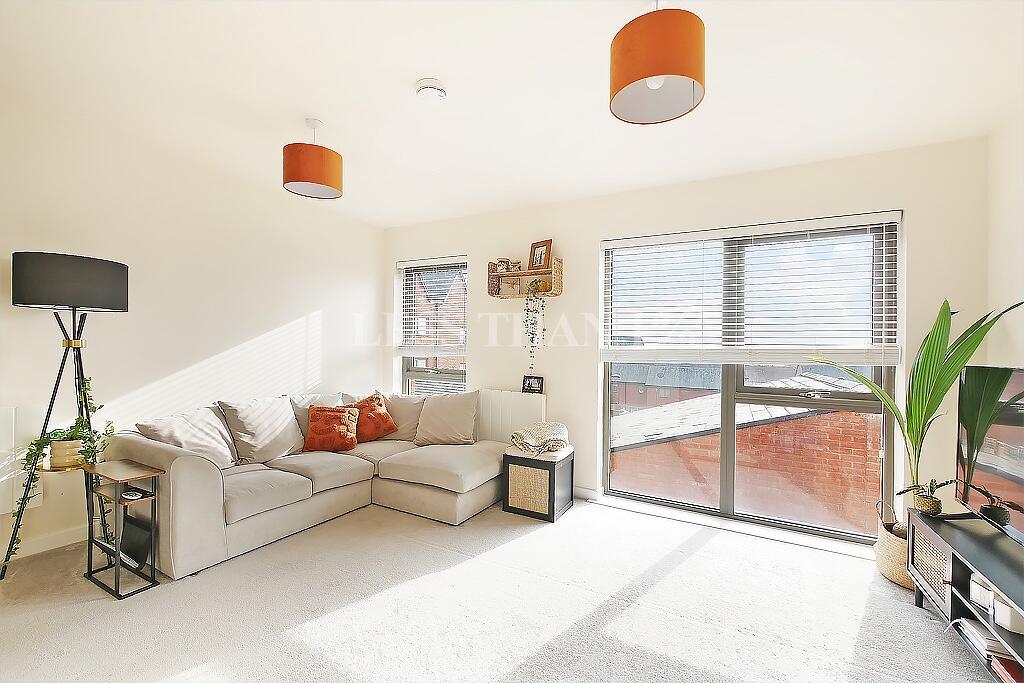 Main image of property: HIGH STREET - NN5
