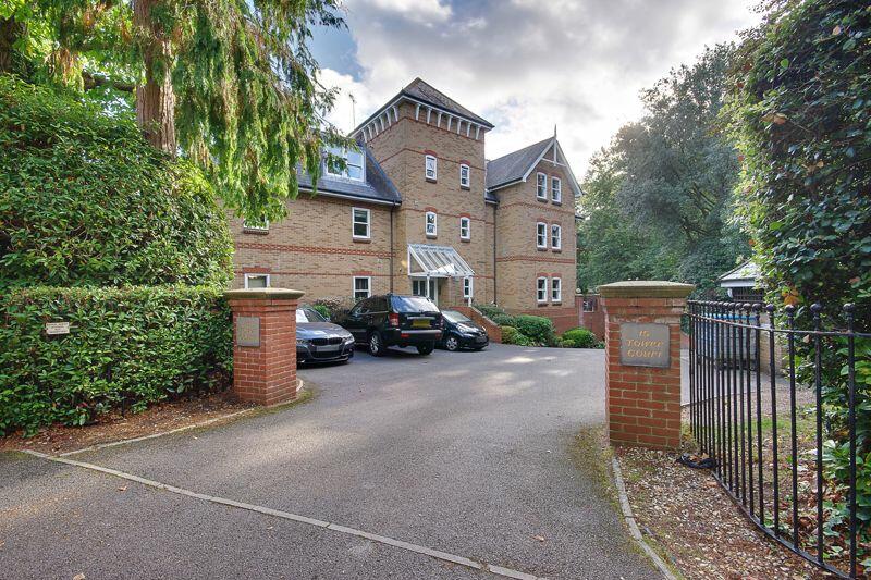 2 bedroom flat for sale in Dean Park Road, Bournemouth, BH1