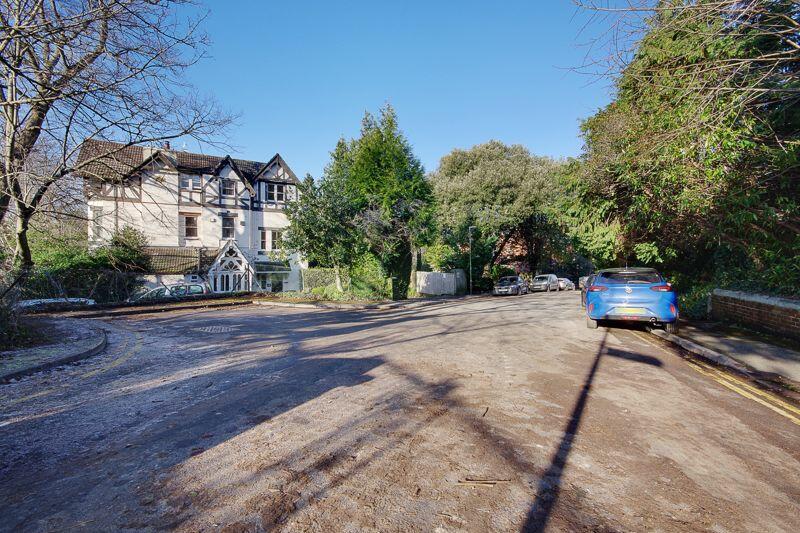 Additional property image - Character Flat, Meyrick Park, Bournemouth