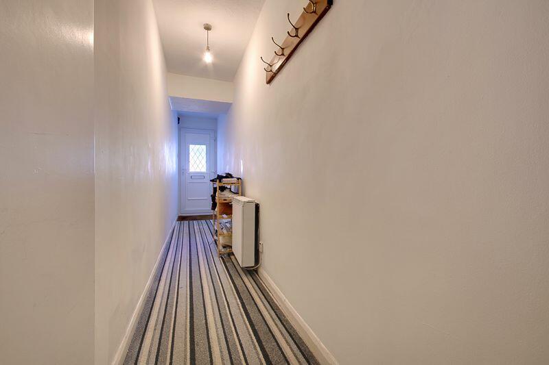 Additional property image - 4 Bed Maisonette, 3 floors, Off Road Parking