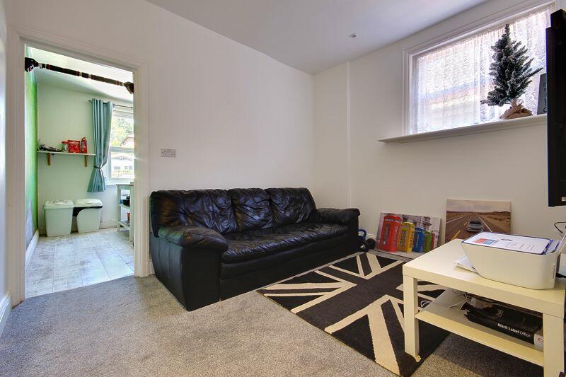 Additional property image - 4 Bed Maisonette, 3 floors, Off Road Parking