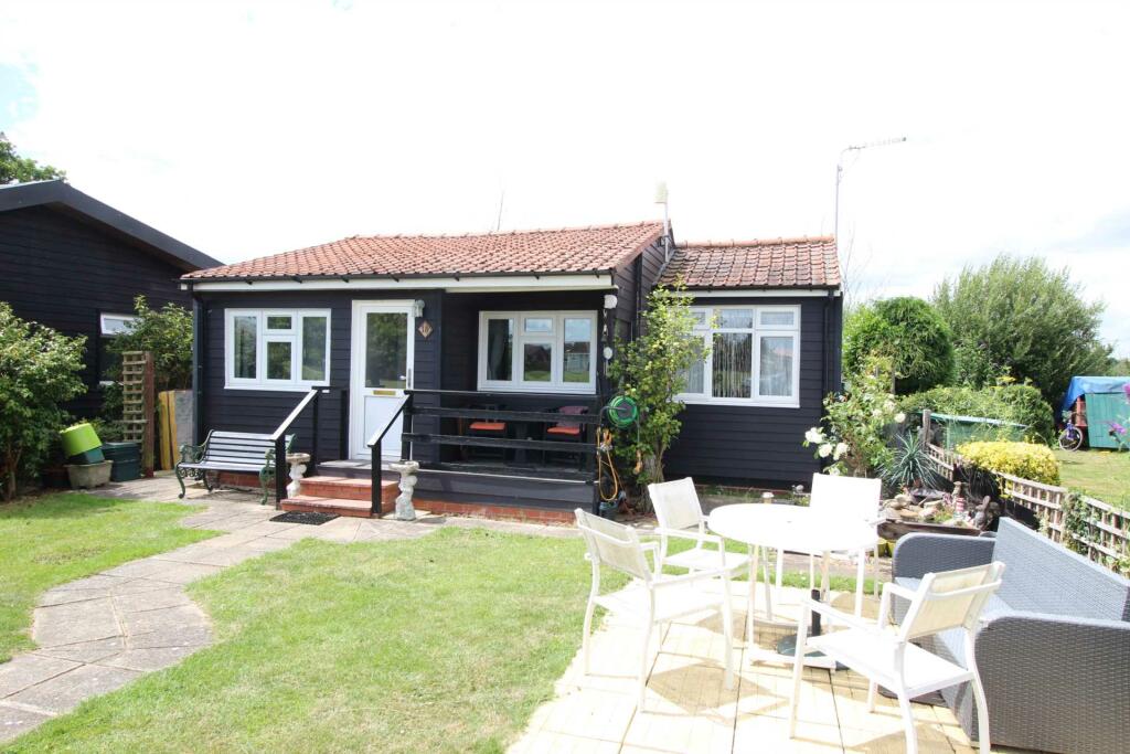 3 bedroom park home for sale in Barrow Marsh Heybridge CM9