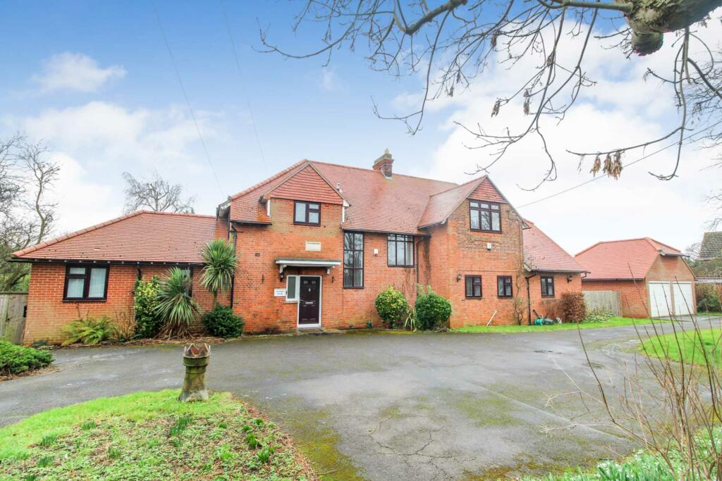 5 bedroom detached house for sale in Orsett Road, Horndon On The Hill, SS17