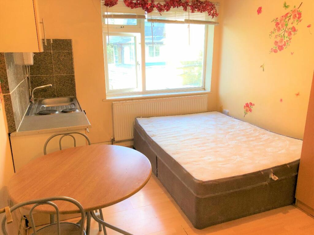 Main image of property: Studio Flat - London Road - TW7