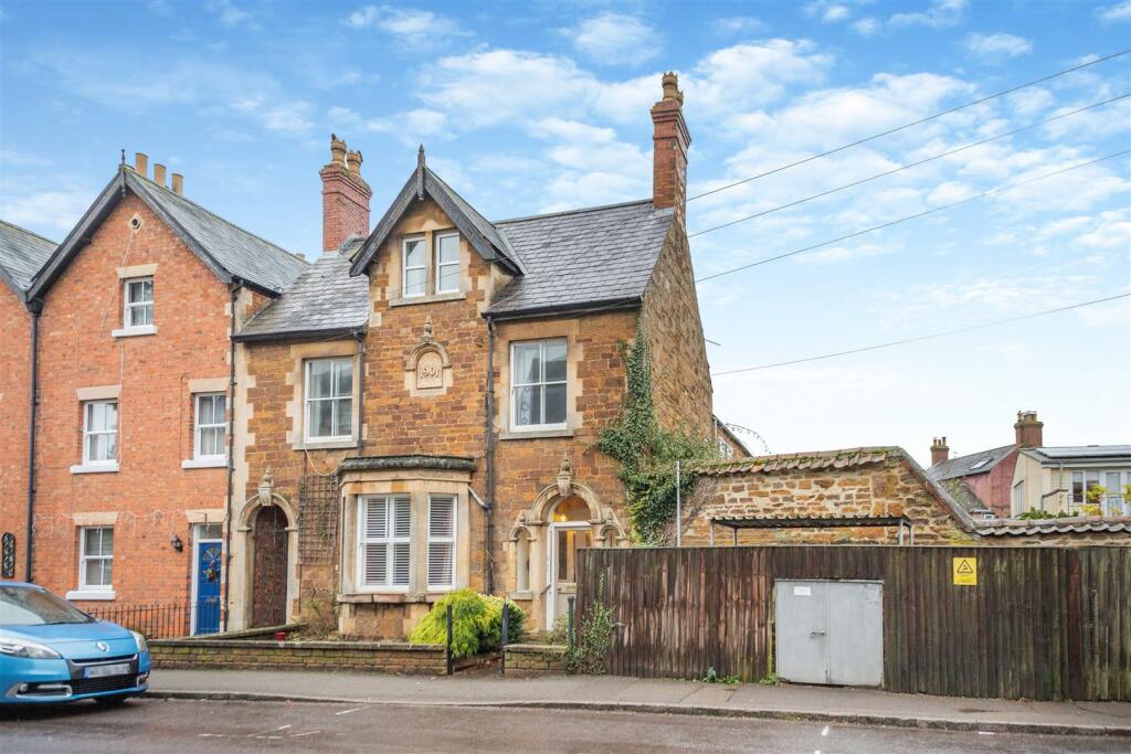 6 bedroom character property for sale in Stockerston Road, Uppingham