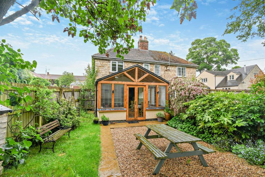 2 bedroom cottage for sale in Pond Lane, Greetham, Rutland, LE15