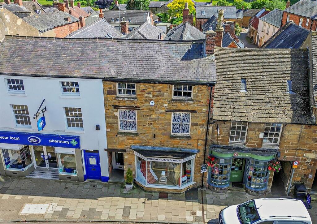 3 bedroom apartment for sale in High Street East, Uppingham, Rutland, LE15