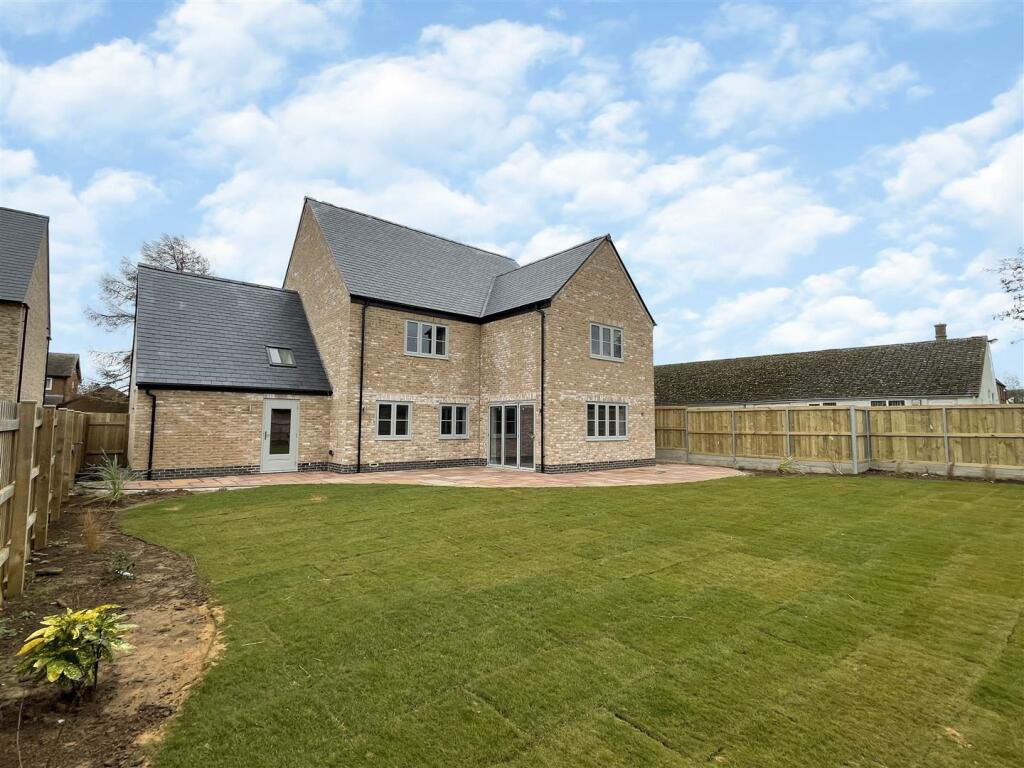 5 bedroom detached house for sale in Kirby Road, Gretton