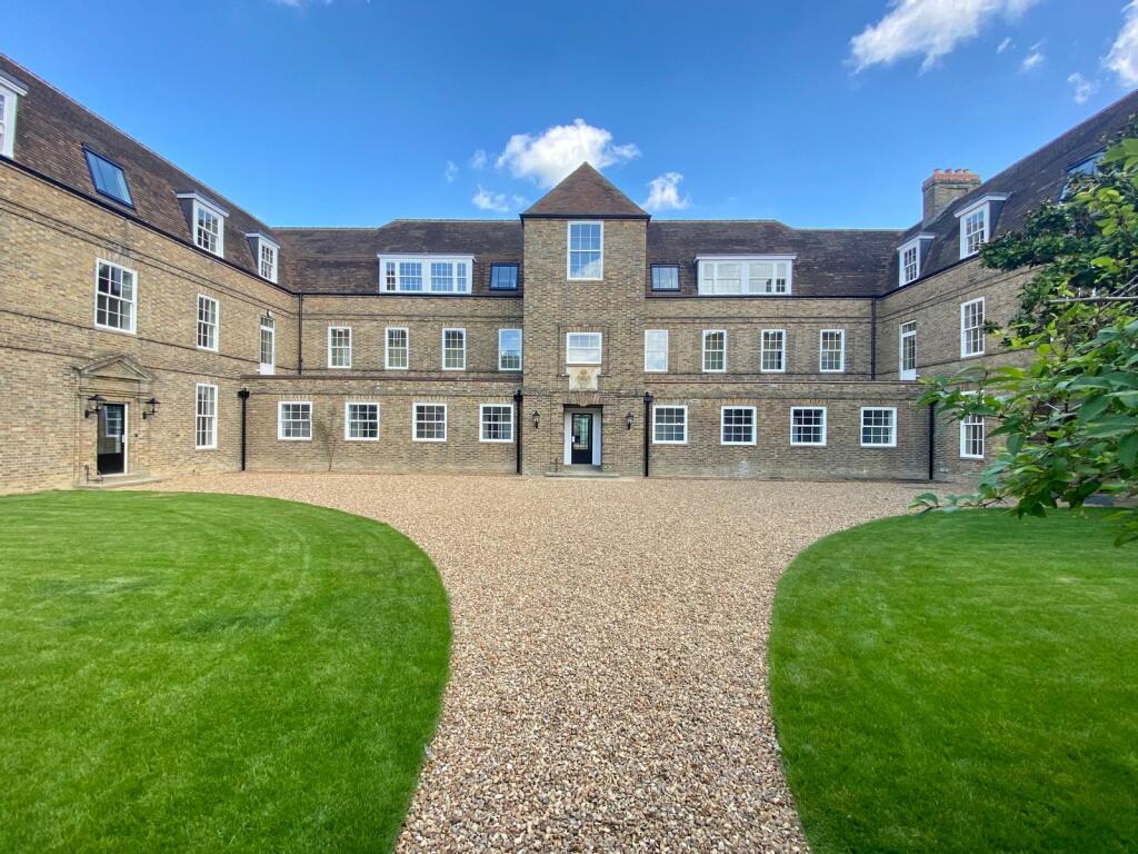 Main image of property: 16 Chapter House, Howes Place, Cambridge, CB3 0UW