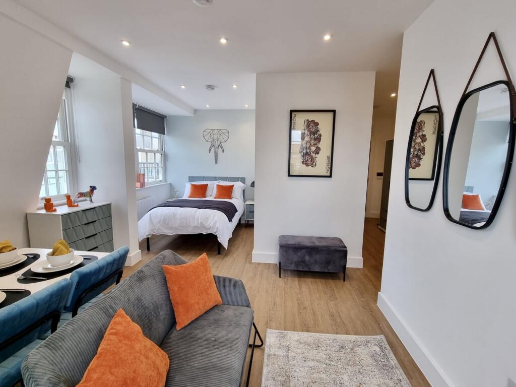 Main image of property: 32 Chapter House, Howes Place, Cambridge, CB3 0UW