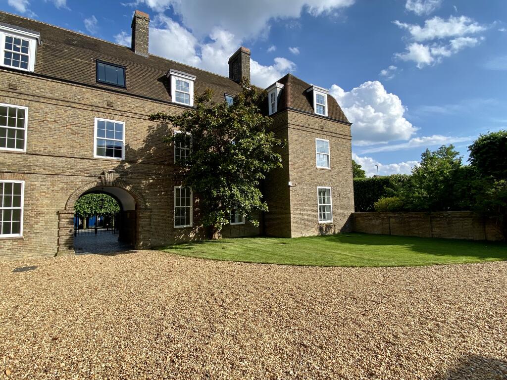 Main image of property: 12 Chapter House, Howes Place, Cambridge, CB3 0UW