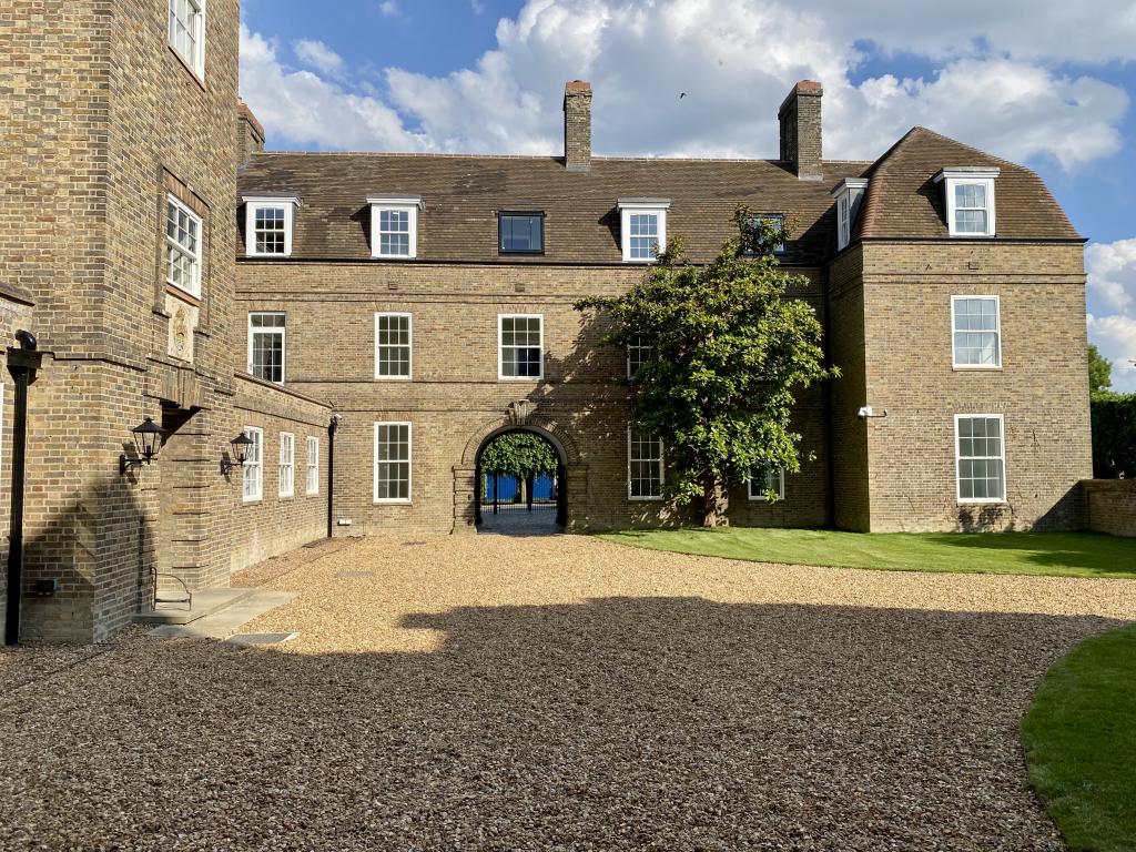 Main image of property: 3 Chapter House, Howes Place, Cambridge, CB3 0UW