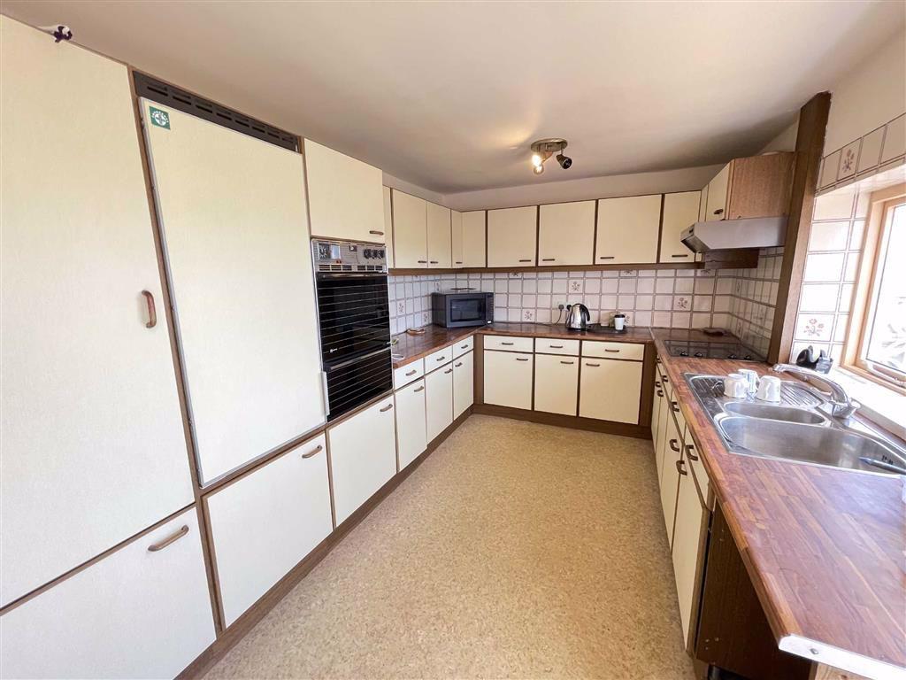 3 bedroom semi-detached house for rent in Derby Crescent ...
