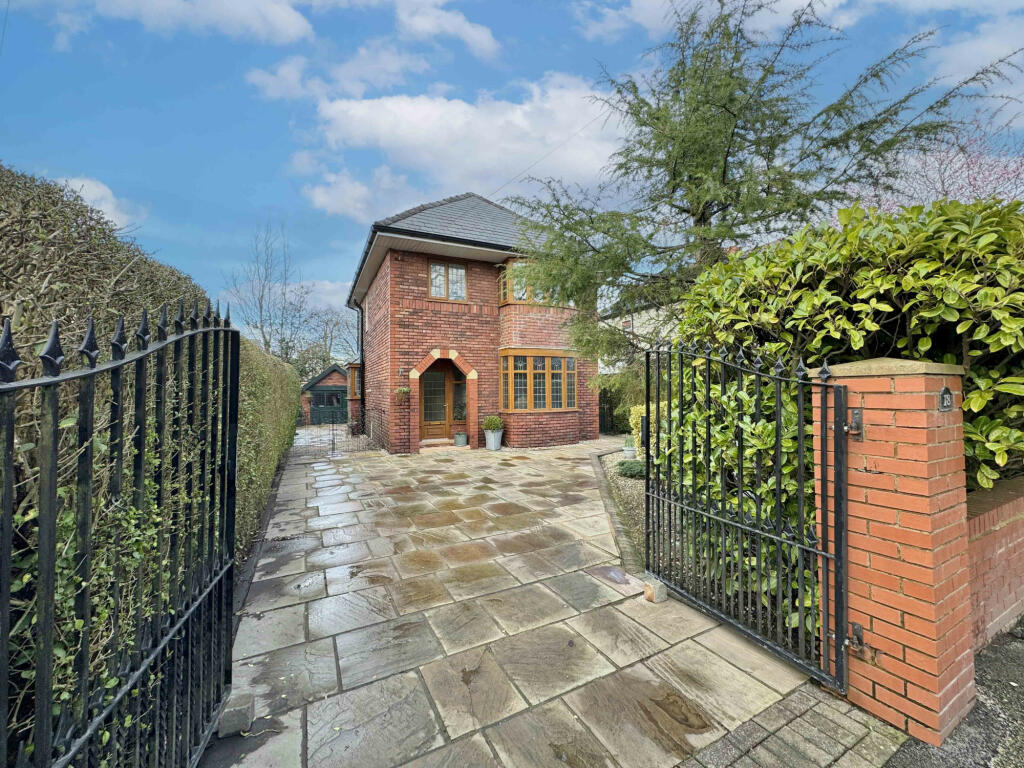 3 bedroom detached house for sale in New Lane, Penwortham, PR1