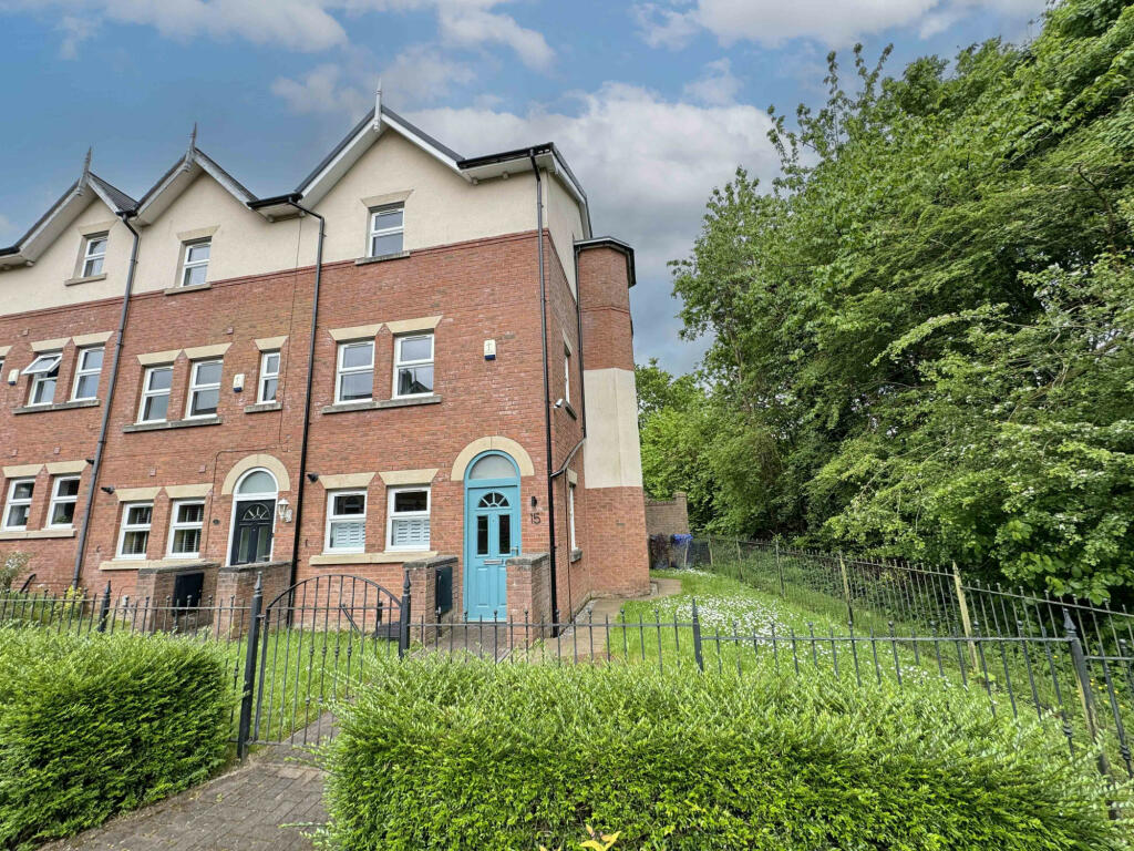 3 bedroom town house for sale in The Boulevard, Walton Le Dale, PR5