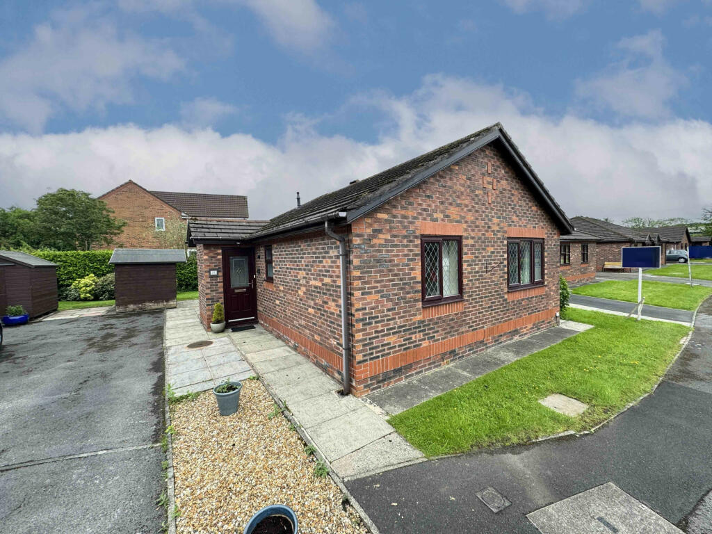2 bedroom bungalow for sale in Crownlee, Penwortham, PR1
