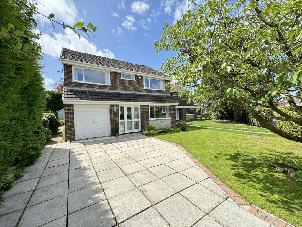 4 bedroom detached house for sale in Central Drive, Penwortham, PR1