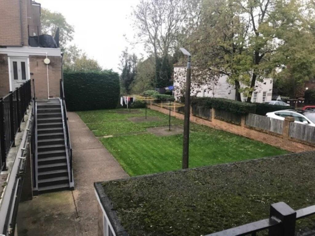 Studio flat for sale in High Street, Borehamwood, WD6