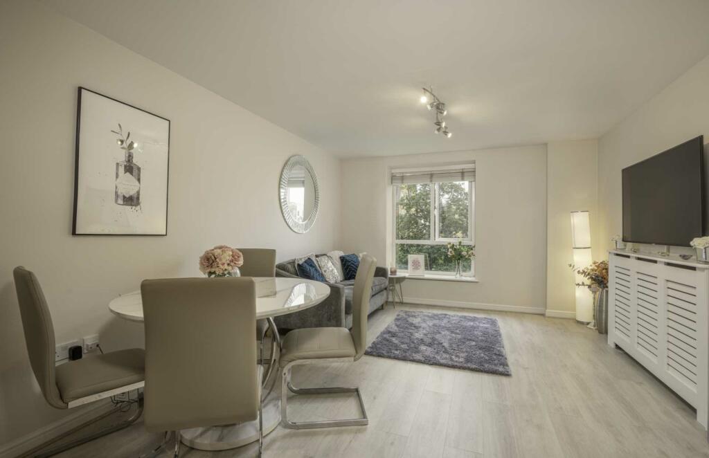 2 bedroom flat for sale in Hepburn Court, Borehamwood, WD6