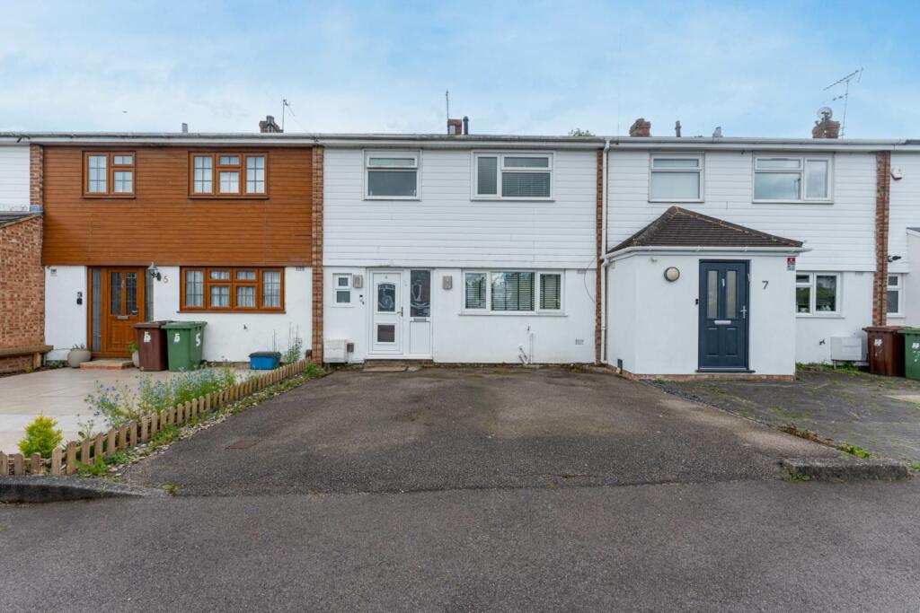 3 bedroom terraced house for sale in Chatsworth Close, Borehamwood, WD6