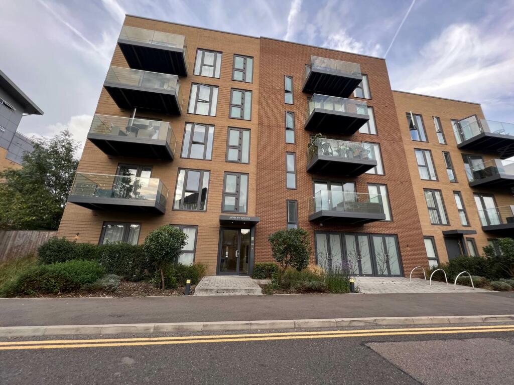 1 bedroom flat for sale in Wesley House, Borehamwood, WD6