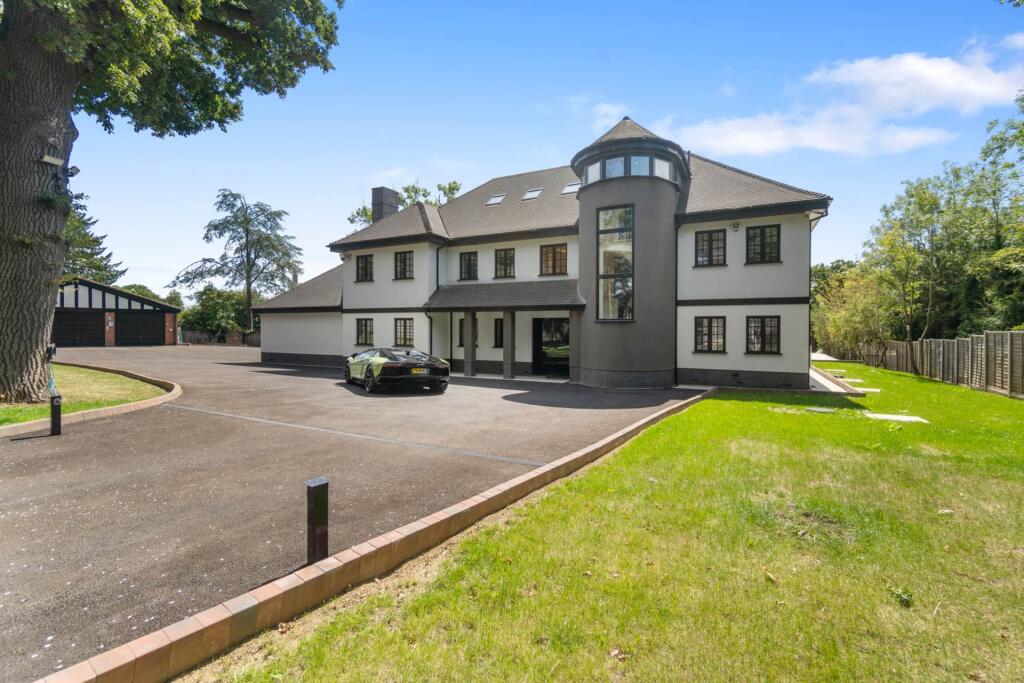 Main image of property: Bayshill Cottage, Barnet Lane