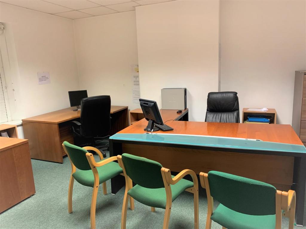 Commercial property for rent in Bradford Road, Dewsbury, West Yorkshire, WF13