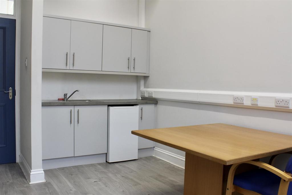 Commercial property for rent in Admiral House, Blakeridge Lane, Batley, West Yorkshire, WF17