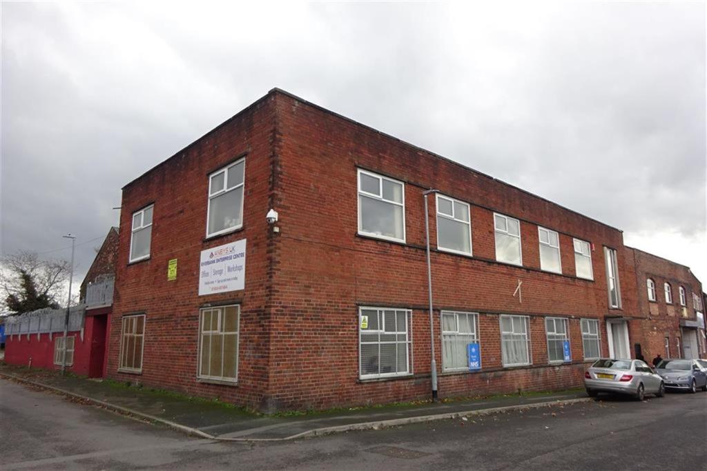 Commercial property for rent in Scout Hill Road, Dewsbury, WF13 3RQ, WF13