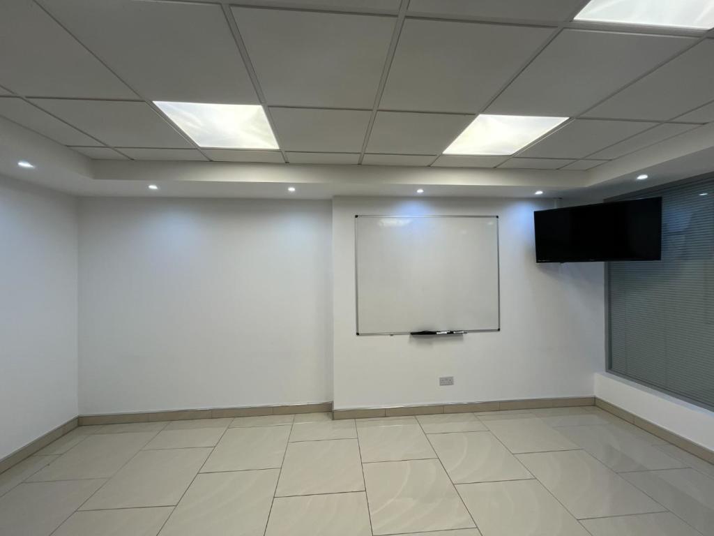 Commercial property for rent in Bradford Road, Dewsbury, WF13
