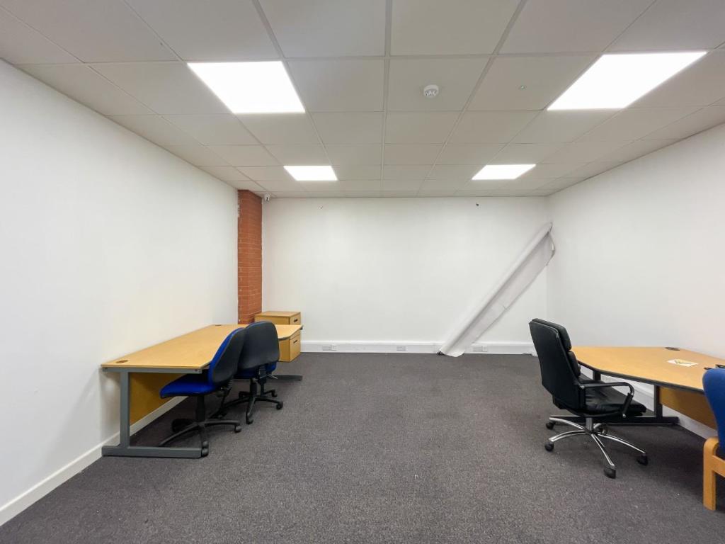 Commercial property for rent in Bradford Road, Dewsbury, WF13