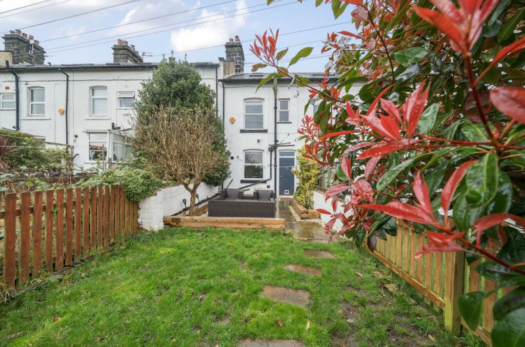 3 bedroom terraced house for sale in Rose Terrace, Horsforth, LS18