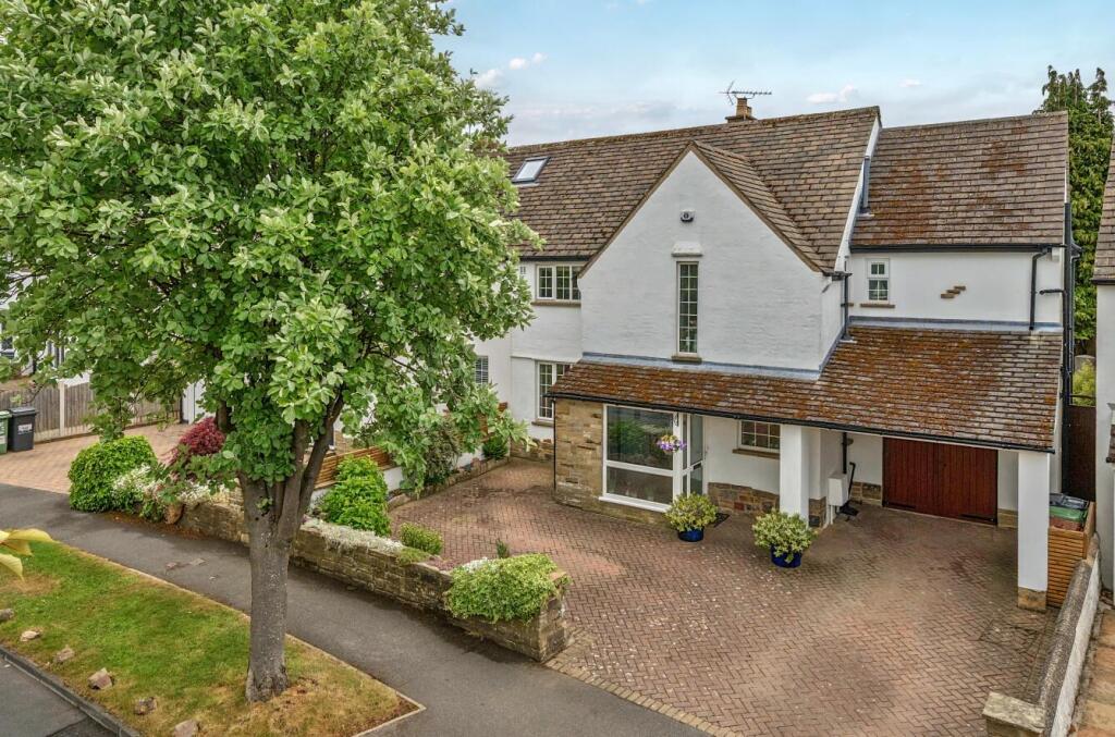 Main image of property: Southway, Horsforth, LS18