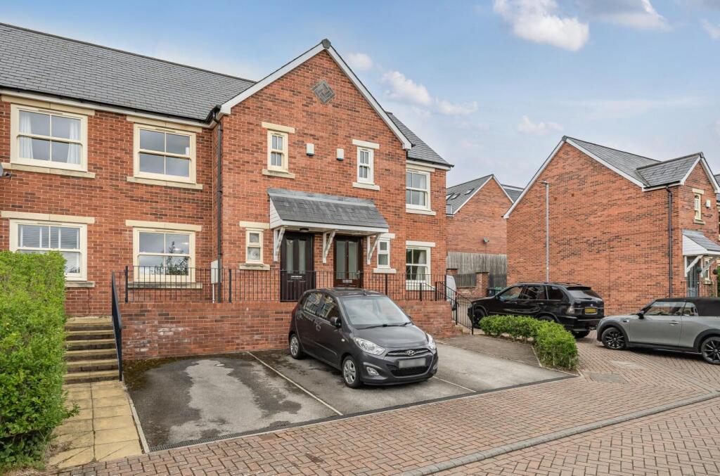 Main image of property: Oak Park Terrace, Cookridge, LS16