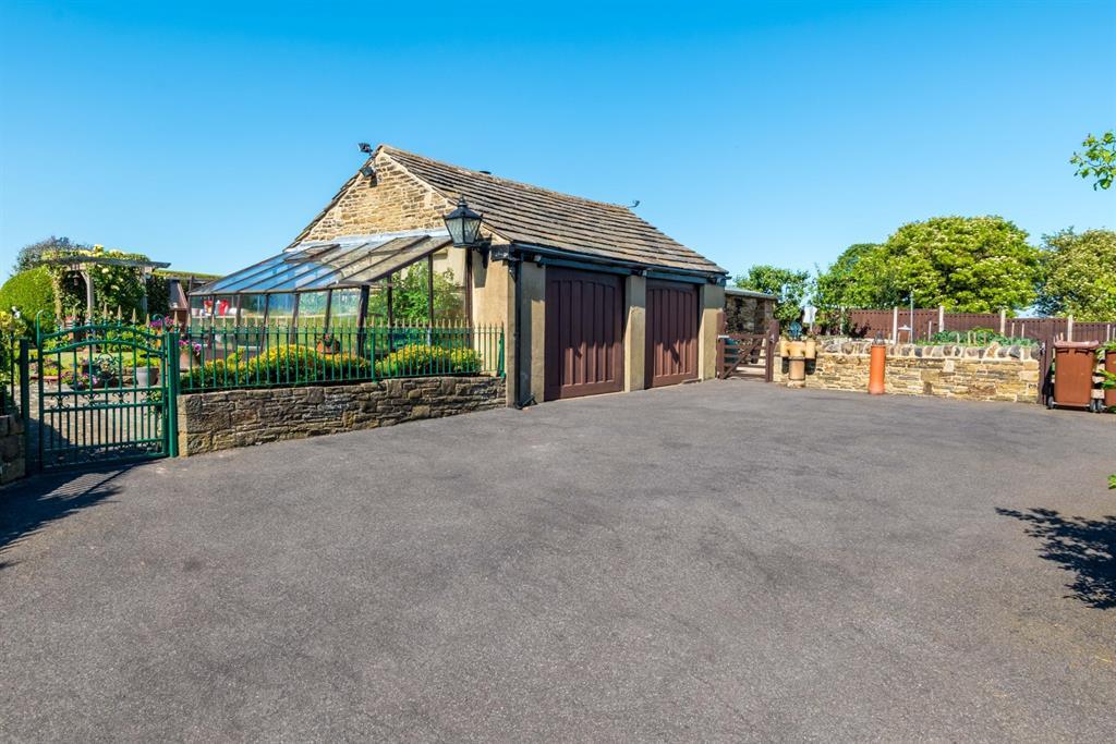 3 bedroom semidetached house for sale in Woodhall Hills, Calverley, LS28