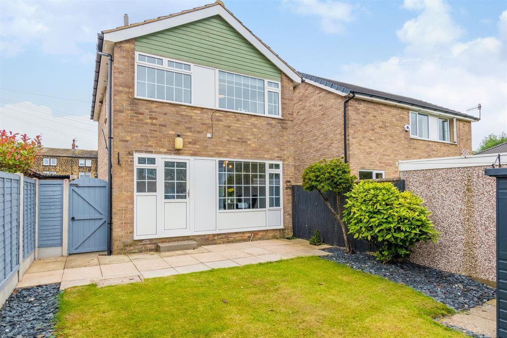 3 bedroom detached house for sale in Clover Crescent, Calverley, LS28