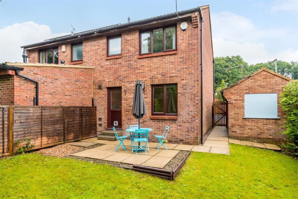 3 bedroom semidetached house for sale in Vesper Court Drive, Leeds