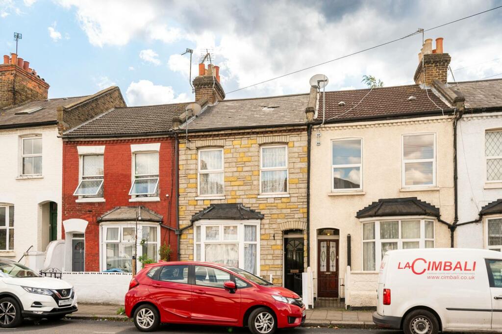 3 bedroom terraced house for sale in Fountain Road, Tooting, London, SW17