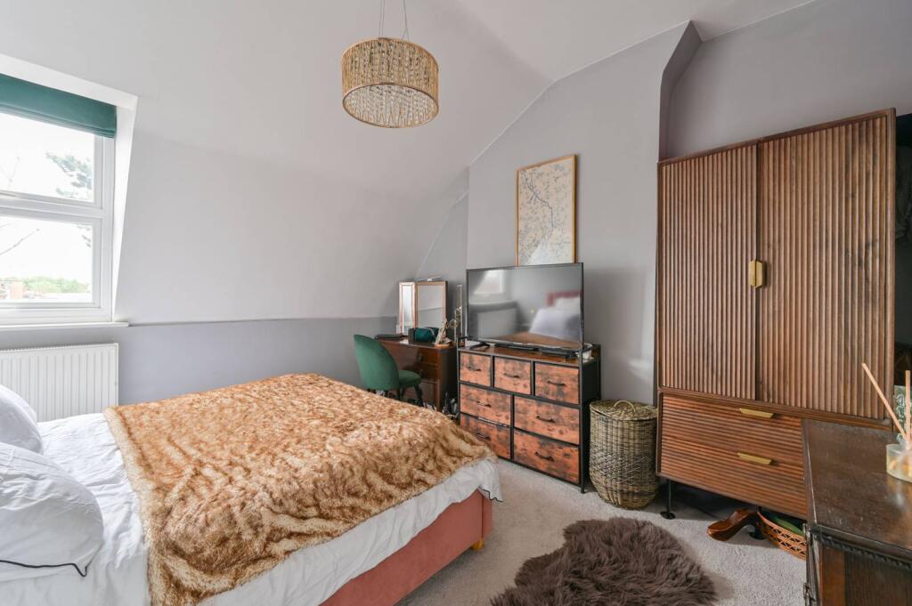 Main image of property: London Road, Mitcham, CR4
