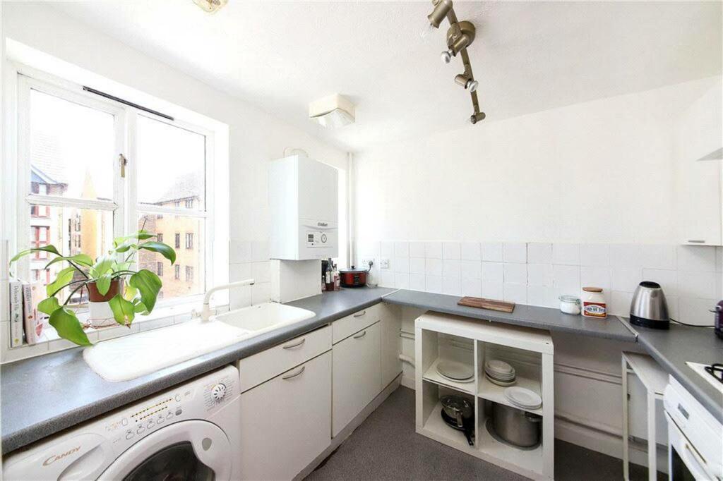 2 bedroom flat for rent in Wellington Way, Bow, London, E3